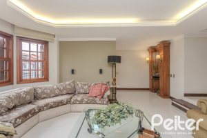 Casa à venda com 290m², 3 dormitórios, 1 suíte, 2 vagas, no bairro Ipanema em Porto Alegre