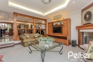 Casa à venda com 290m², 3 dormitórios, 1 suíte, 2 vagas, no bairro Ipanema em Porto Alegre