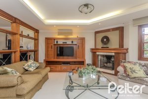 Casa à venda com 290m², 3 dormitórios, 1 suíte, 2 vagas, no bairro Ipanema em Porto Alegre