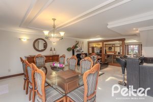 Casa à venda com 290m², 3 dormitórios, 1 suíte, 2 vagas, no bairro Ipanema em Porto Alegre