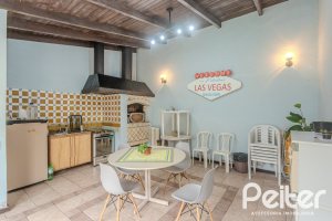 Casa à venda com 290m², 3 dormitórios, 1 suíte, 2 vagas, no bairro Ipanema em Porto Alegre