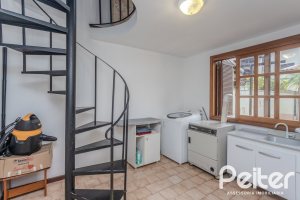 Casa à venda com 290m², 3 dormitórios, 1 suíte, 2 vagas, no bairro Ipanema em Porto Alegre