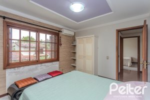 Casa à venda com 290m², 3 dormitórios, 1 suíte, 2 vagas, no bairro Ipanema em Porto Alegre