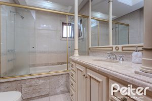 Casa à venda com 290m², 3 dormitórios, 1 suíte, 2 vagas, no bairro Ipanema em Porto Alegre