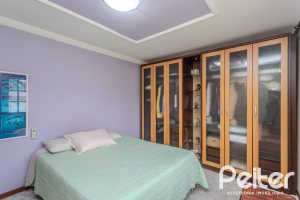 Casa à venda com 290m², 3 dormitórios, 1 suíte, 2 vagas, no bairro Ipanema em Porto Alegre
