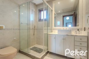 Casa à venda com 290m², 3 dormitórios, 1 suíte, 2 vagas, no bairro Ipanema em Porto Alegre