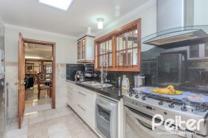 Casa à venda com 290m², 3 dormitórios, 1 suíte, 2 vagas, no bairro Ipanema em Porto Alegre