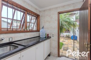 Casa à venda com 290m², 3 dormitórios, 1 suíte, 2 vagas, no bairro Ipanema em Porto Alegre