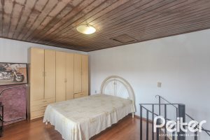 Casa à venda com 290m², 3 dormitórios, 1 suíte, 2 vagas, no bairro Ipanema em Porto Alegre
