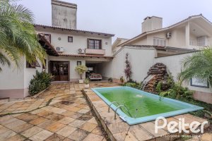 Casa à venda com 290m², 3 dormitórios, 1 suíte, 2 vagas, no bairro Ipanema em Porto Alegre