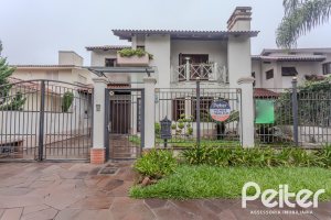Casa à venda com 290m², 3 dormitórios, 1 suíte, 2 vagas, no bairro Ipanema em Porto Alegre