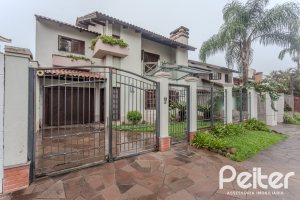 Casa à venda com 290m², 3 dormitórios, 1 suíte, 2 vagas, no bairro Ipanema em Porto Alegre