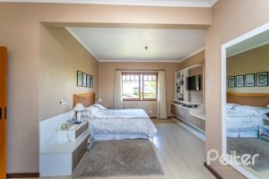 Casa em Condomínio à venda com 600m², 5 dormitórios, 5 suítes, 4 vagas, no bairro Cavalhada em Porto Alegre