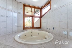 Casa em Condomínio à venda com 600m², 5 dormitórios, 5 suítes, 4 vagas, no bairro Cavalhada em Porto Alegre