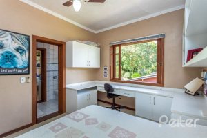 Casa em Condomínio à venda com 600m², 5 dormitórios, 5 suítes, 4 vagas, no bairro Cavalhada em Porto Alegre