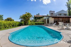 Casa em Condomínio à venda com 600m², 5 dormitórios, 5 suítes, 4 vagas, no bairro Cavalhada em Porto Alegre