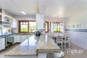 Casa em Condomínio à venda com 600m², 5 dormitórios, 5 suítes, 4 vagas, no bairro Cavalhada em Porto Alegre