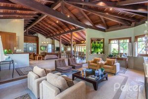 Casa em Condomínio à venda com 600m², 5 dormitórios, 5 suítes, 4 vagas, no bairro Cavalhada em Porto Alegre