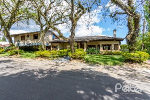 Casa em Condomínio à venda com 600m², 5 dormitórios, 5 suítes, 4 vagas, no bairro Cavalhada em Porto Alegre