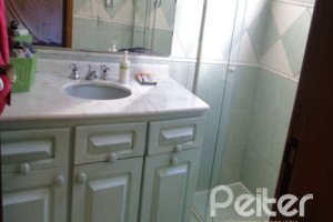 Casa à venda com 250m², 3 dormitórios, 1 suíte, 2 vagas, no bairro Ipanema em Porto Alegre