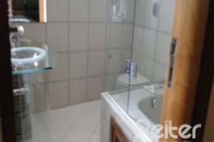 Casa à venda com 250m², 3 dormitórios, 1 suíte, 2 vagas, no bairro Ipanema em Porto Alegre