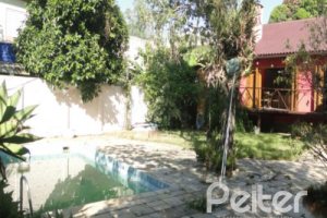 Casa à venda com 250m², 3 dormitórios, 1 suíte, 2 vagas, no bairro Ipanema em Porto Alegre