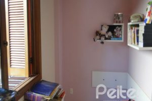 Casa à venda com 250m², 3 dormitórios, 1 suíte, 2 vagas, no bairro Ipanema em Porto Alegre