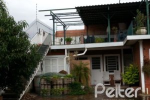 Casa à venda com 428m², 5 dormitórios, 4 suítes, 8 vagas, no bairro Vila Assunção em Porto Alegre