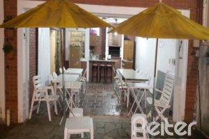 Casa à venda com 428m², 5 dormitórios, 4 suítes, 8 vagas, no bairro Vila Assunção em Porto Alegre