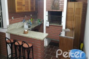 Casa à venda com 428m², 5 dormitórios, 4 suítes, 8 vagas, no bairro Vila Assunção em Porto Alegre