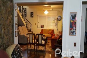 Casa à venda com 428m², 5 dormitórios, 4 suítes, 8 vagas, no bairro Vila Assunção em Porto Alegre