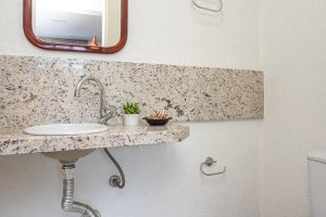 Apartamento à venda com 221m², 3 dormitórios, 3 suítes, 2 vagas, no bairro Tristeza em Porto Alegre