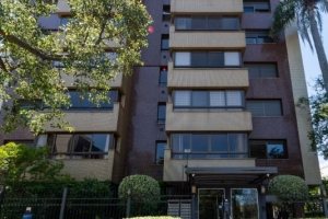 Apartamento à venda com 113m², 3 dormitórios, 1 suíte, 3 vagas, no bairro Tristeza em Porto Alegre
