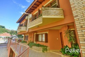 Casa em Condomínio à venda com 252m², 3 dormitórios, 1 suíte, 3 vagas, no bairro Tristeza em Porto Alegre