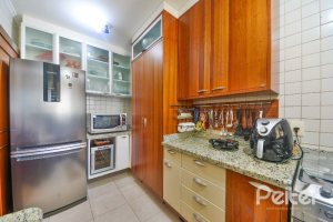 Casa em Condomínio à venda com 252m², 3 dormitórios, 1 suíte, 3 vagas, no bairro Tristeza em Porto Alegre