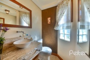 Casa em Condomínio à venda com 252m², 3 dormitórios, 1 suíte, 3 vagas, no bairro Tristeza em Porto Alegre