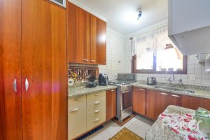 Casa em Condomínio à venda com 252m², 3 dormitórios, 1 suíte, 3 vagas, no bairro Tristeza em Porto Alegre