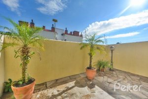 Casa em Condomínio à venda com 252m², 3 dormitórios, 1 suíte, 3 vagas, no bairro Tristeza em Porto Alegre