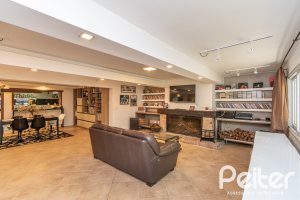 Casa à venda com 400m², 3 dormitórios, 2 suítes, 4 vagas, no bairro Jardim Isabel em Porto Alegre