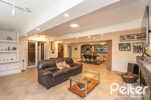 Casa à venda com 400m², 3 dormitórios, 2 suítes, 4 vagas, no bairro Jardim Isabel em Porto Alegre