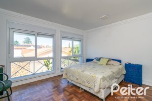 Casa à venda com 400m², 3 dormitórios, 2 suítes, 4 vagas, no bairro Jardim Isabel em Porto Alegre