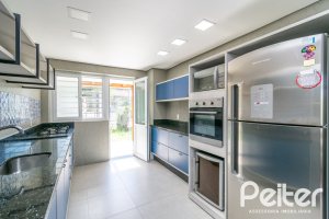 Casa à venda com 400m², 3 dormitórios, 2 suítes, 4 vagas, no bairro Jardim Isabel em Porto Alegre