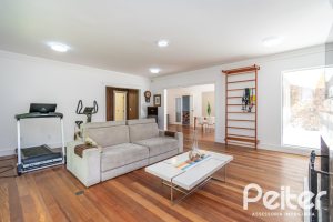 Casa à venda com 400m², 3 dormitórios, 2 suítes, 4 vagas, no bairro Jardim Isabel em Porto Alegre