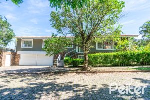 Casa à venda com 400m², 3 dormitórios, 2 suítes, 4 vagas, no bairro Jardim Isabel em Porto Alegre