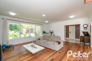 Casa à venda com 400m², 3 dormitórios, 2 suítes, 4 vagas, no bairro Jardim Isabel em Porto Alegre