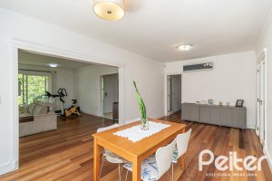 Casa à venda com 400m², 3 dormitórios, 2 suítes, 4 vagas, no bairro Jardim Isabel em Porto Alegre