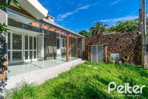 Casa à venda com 400m², 3 dormitórios, 2 suítes, 4 vagas, no bairro Jardim Isabel em Porto Alegre