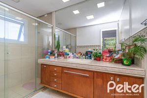 Casa à venda com 400m², 3 dormitórios, 2 suítes, 4 vagas, no bairro Jardim Isabel em Porto Alegre