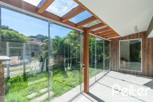 Casa à venda com 400m², 3 dormitórios, 2 suítes, 4 vagas, no bairro Jardim Isabel em Porto Alegre