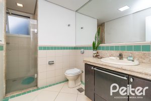 Casa à venda com 400m², 3 dormitórios, 2 suítes, 4 vagas, no bairro Jardim Isabel em Porto Alegre